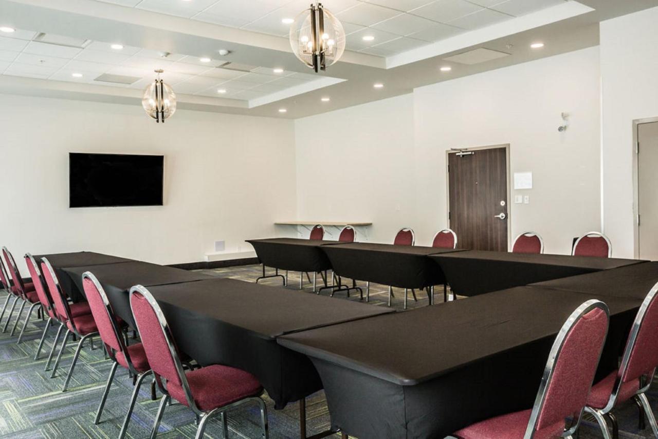 Holiday Inn Express & Suites Edmonton N - St Albert By Ihg Saint Albert Ngoại thất bức ảnh